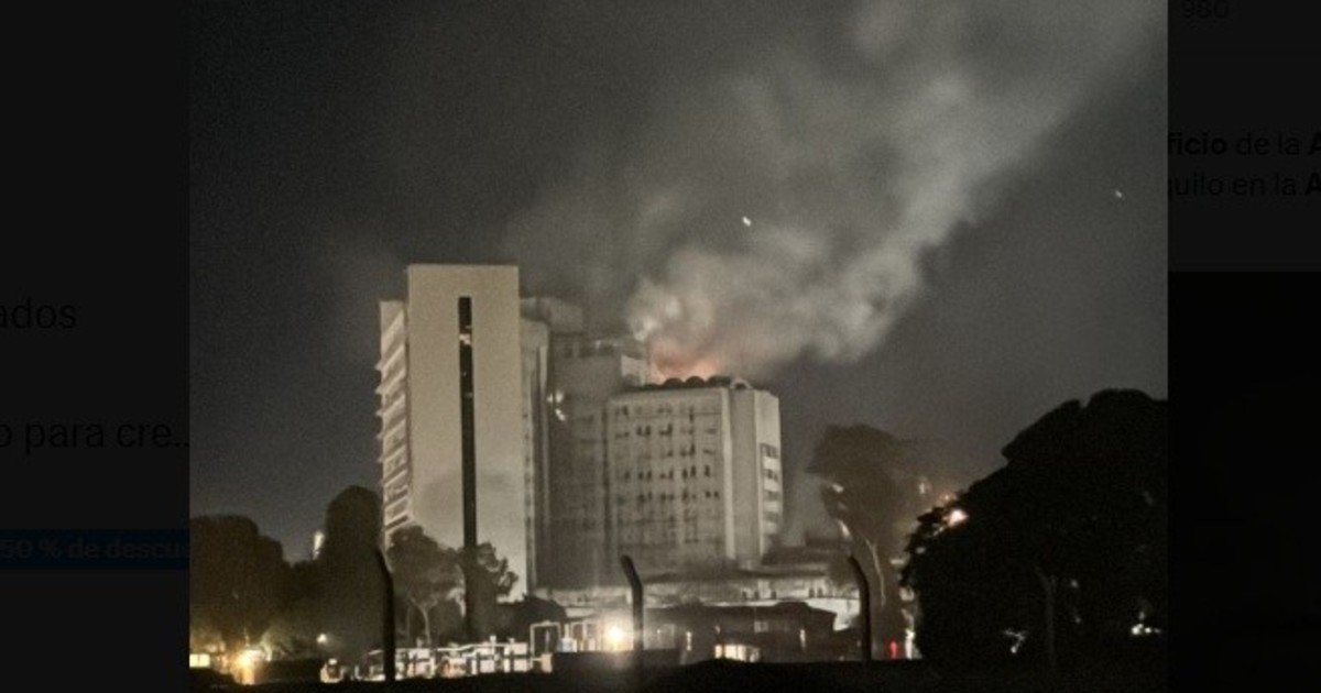 Se produjo un incendio en el edificio Libertad de la Armada: 75 personas fueron evacuadas y no hubo heridos de gravedad