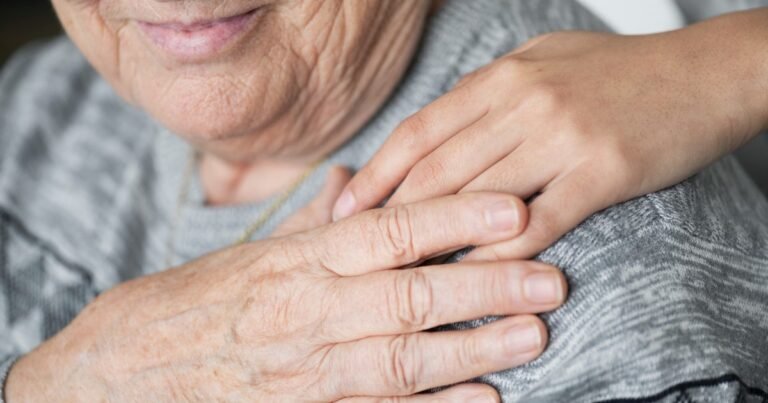 Un estudio revela que la relación entre el Parkinson y las bacterias intestinales sugiere un tratamiento inesperadamente sencillo