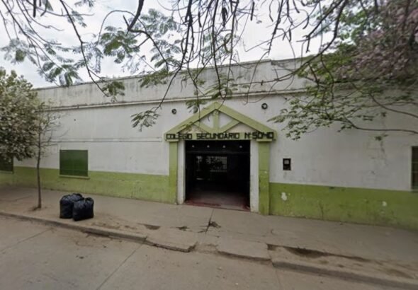 Escalada de violencia escolar: discutió con dos compañeros durante la clase de educación física y los apuñaló a la salida