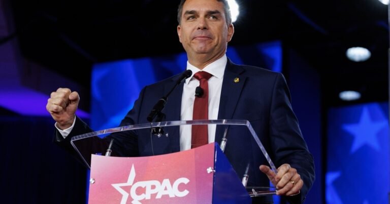 Cae la popularidad de Lula da Silva y por primera vez Flávio Bolsonaro lo supera en una encuesta de cara a las presidenciales en Brasil