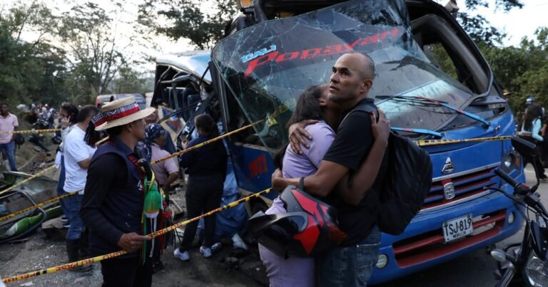 Ola de atentados en Colombia: al menos 13 muertos por un ataque con bomba contra un micro