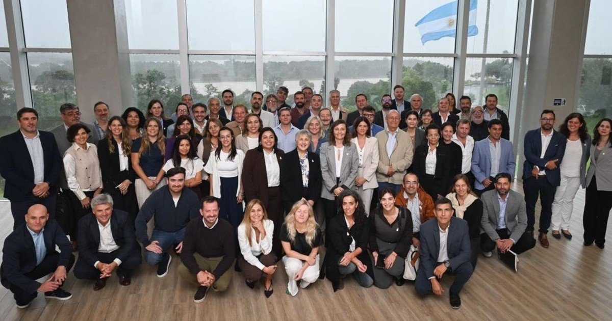 Funcionarios de Producción y Ambiente de diversas provincias alientan cambios de hábitos sobre bidones de fitosanitarios