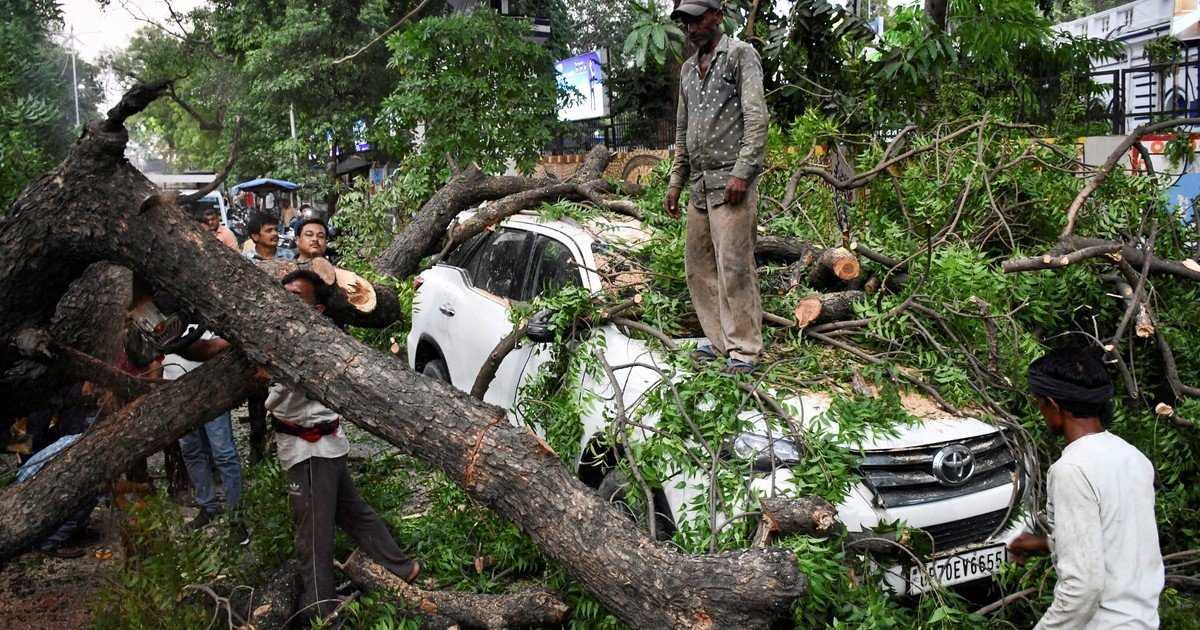 Violenta tormenta provoca una tragedia en India: más de un centenar de muertos y vientos huracanados imparables