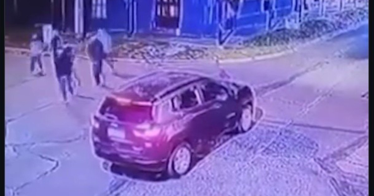 Corrientes: una jubilada salió a perseguir adolescentes con un revólver de juguete a cebita “para poner límites”