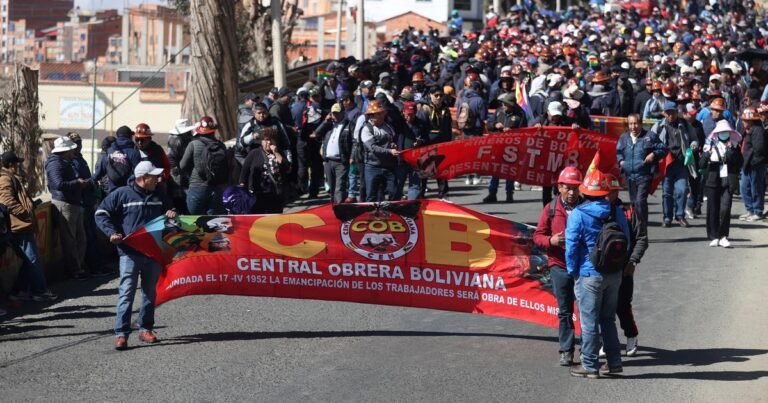En medio de bloqueos, Paz cambia a su ministro de Trabajo para descomprimir las protestas