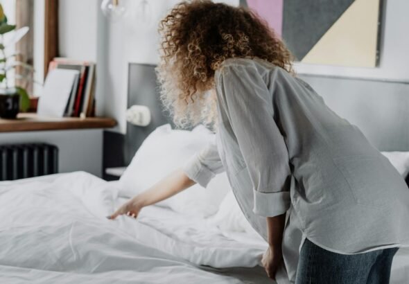 La psicología dice que las personas que hacen la cama apenas se levantan poseen 3 hábitos destacados que están relacionados con el autocontrol