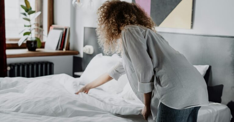 La psicología dice que las personas que hacen la cama apenas se levantan poseen 3 hábitos destacados que están relacionados con el autocontrol