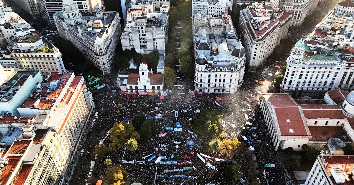 Otra masiva marcha universitaria contra el Gobierno para que cumpla la ley de financiamiento