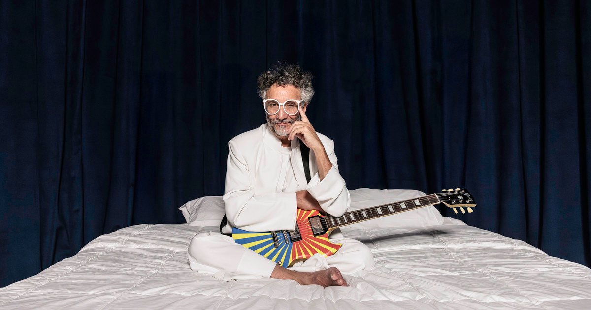 Después de los abucheos y la polémica, el vertiginoso Fito Páez presentó un nuevo disco que habla de un renacer