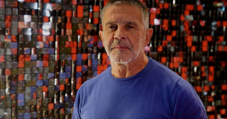 Osvaldo Laport, el nuevo padre del musical: “Mi oficio siempre fue tirarme a la pileta, con o sin agua”