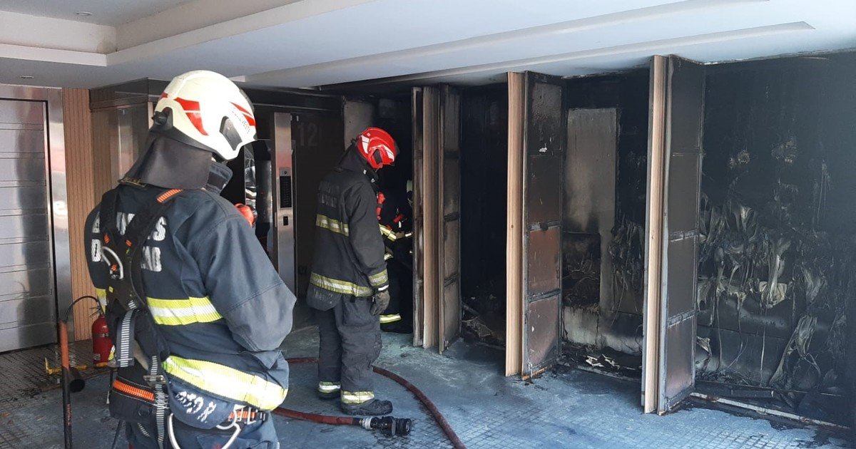 Susto en Palermo: se prendió fuego el tablero eléctrico, el edificio se llenó de humo y una familia se evacuó en la terraza