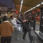 Intento de robo en vivo en Constitución: dos mujeres forcejearon por un celular en la parada del colectivo