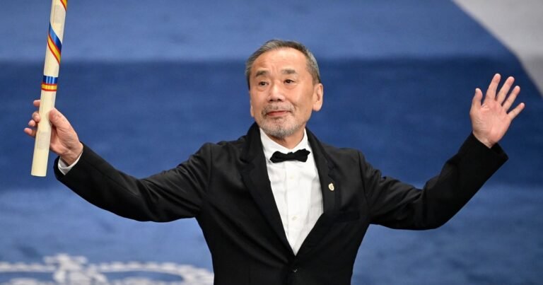 Haruki Murakami sobre la importancia de comunicarse sin filtros: “Siempre es mejor que la gente hable cara a cara, con el corazón en la mano, para que no haya malentendidos”