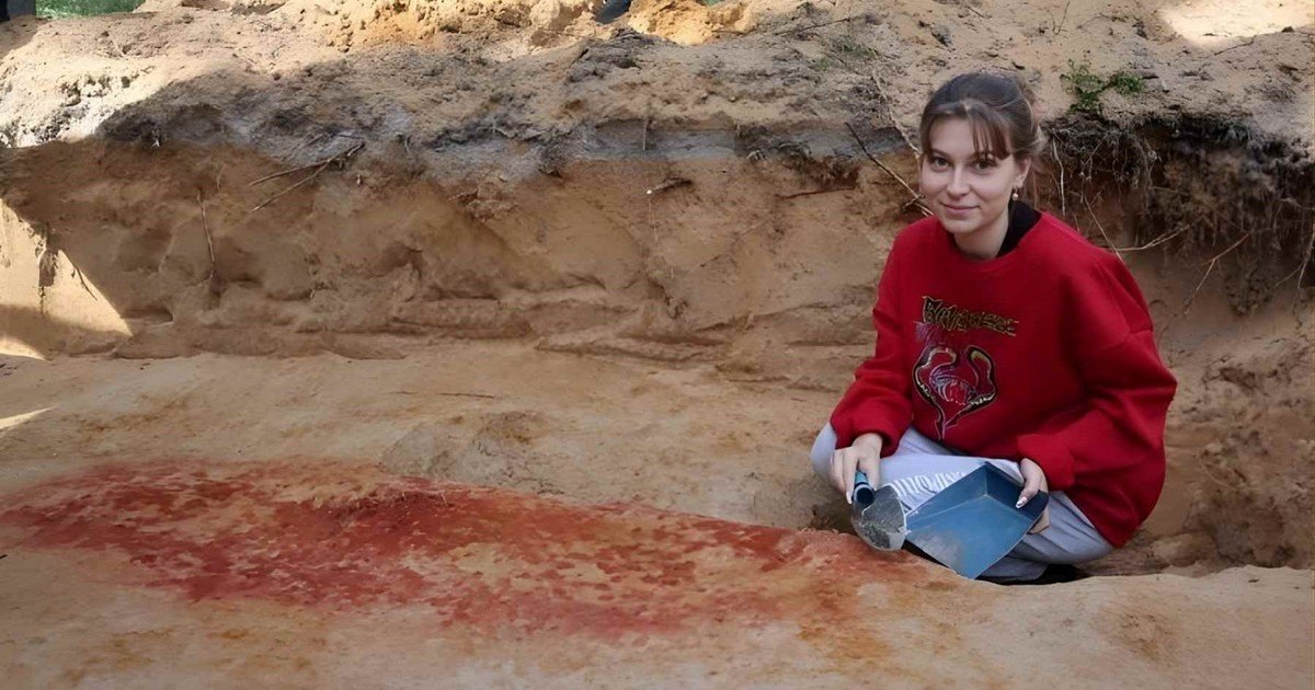 Los arqueólogos no dan crédito: una estudiante recogió un fragmento de resina fosilizada y reveló rutas comerciales invisibles de hace más de cinco mil años