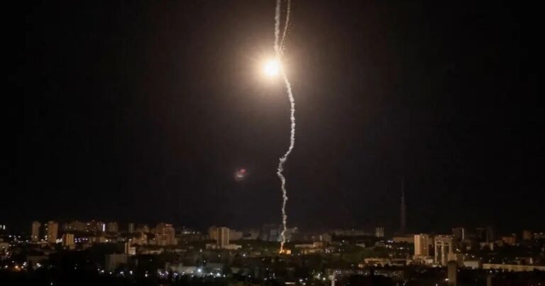 Rusia atacó Kiev con misiles balísticos tras una ofensiva mortal de Ucrania a una ciudad ocupada