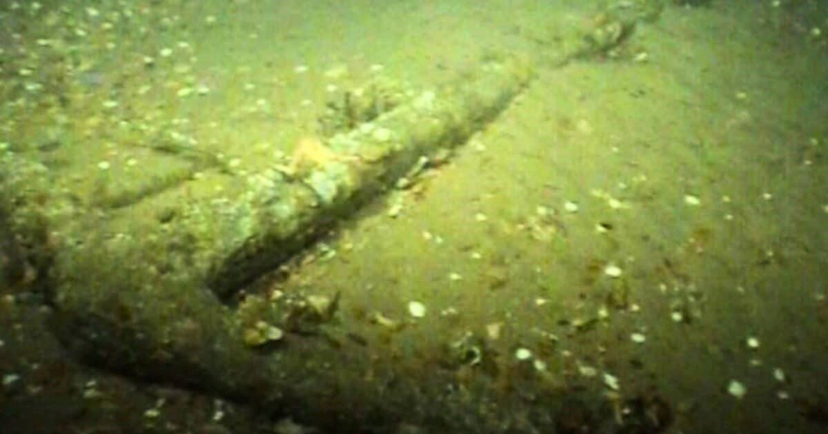 Hallan un ancla romana de 2.000 años y asombra a los arqueólogos por su estado de conservación: la rareza la convierta en una pieza pre-vikinga excepcional