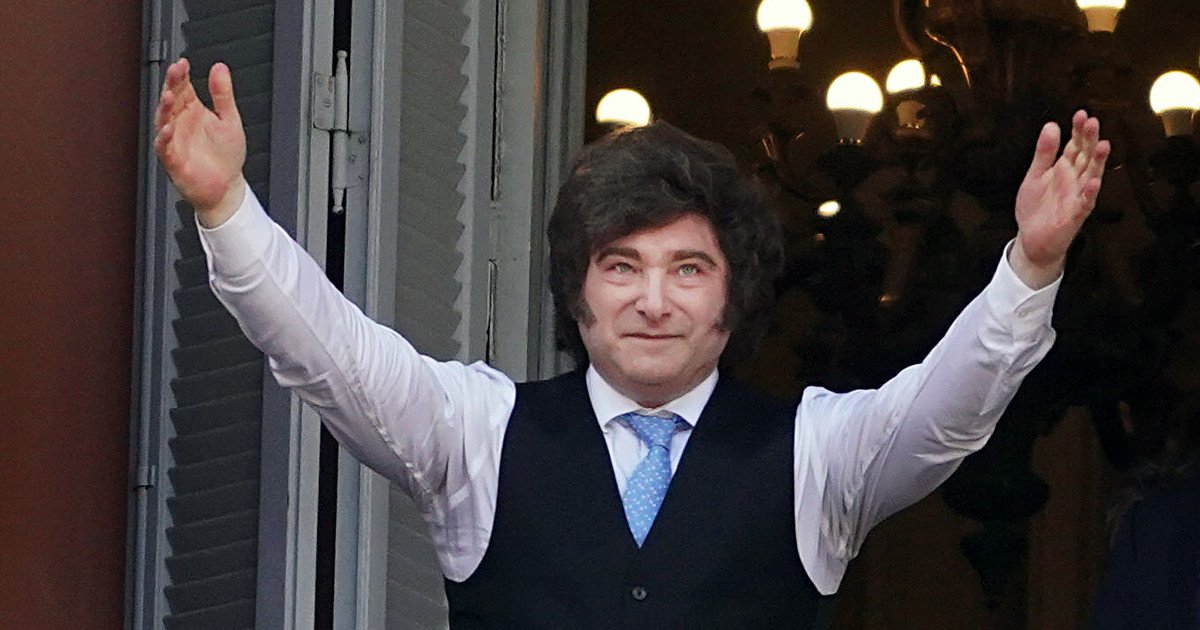 El extraño del pelo largo