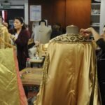 Al teatro, con pelucas, capas y fantasmas