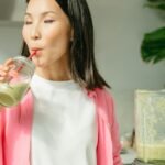 Júlia Farré, nutricionista, sobre la fiebre por los batidos: “Tomar más proteína de la que toca puede estropear un órgano clave”
