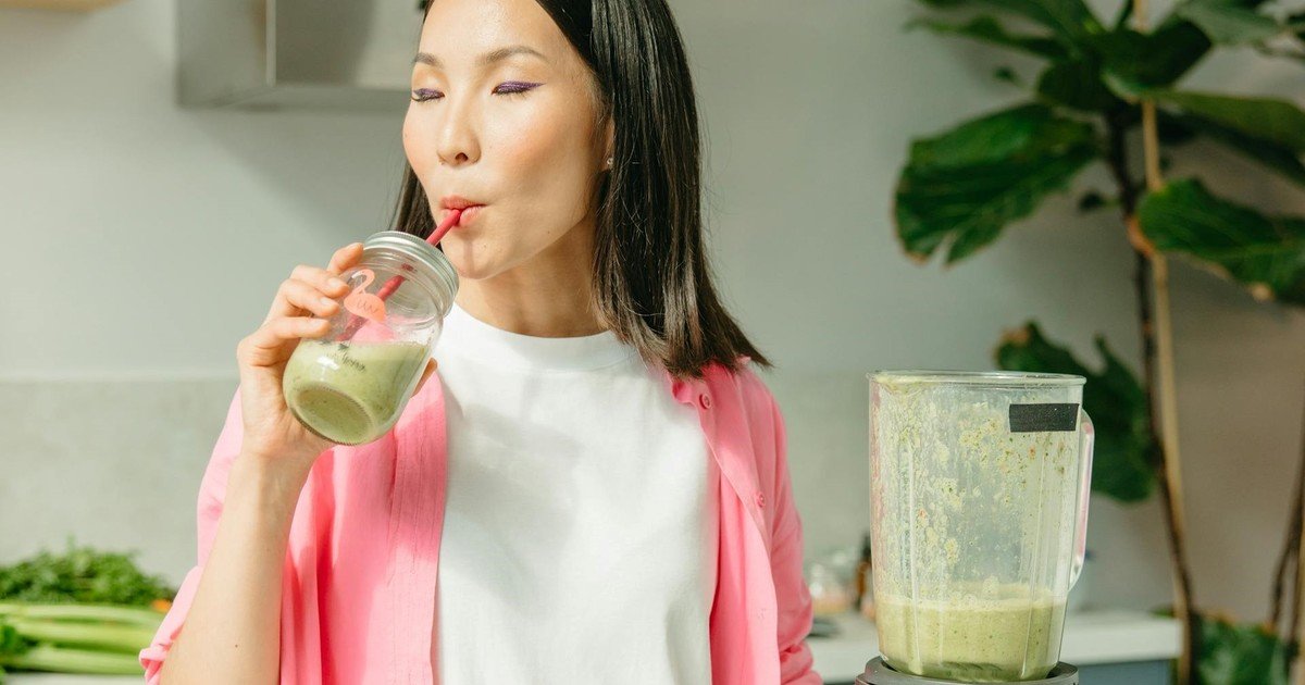 Júlia Farré, nutricionista, sobre la fiebre por los batidos: “Tomar más proteína de la que toca puede estropear un órgano clave”