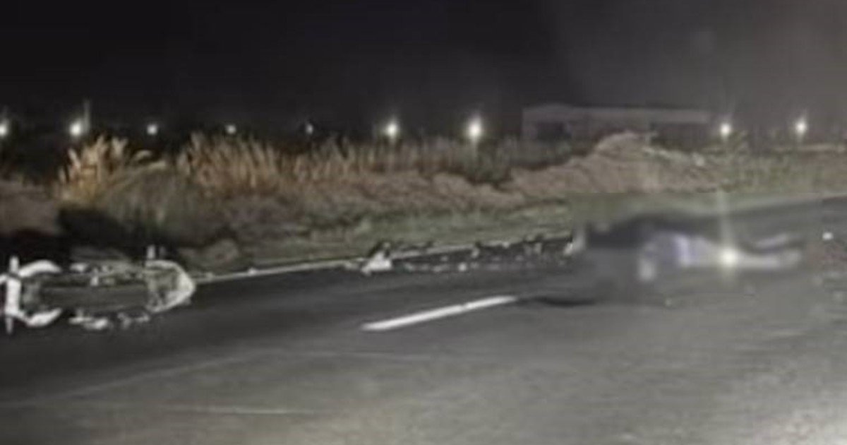 Tragedia en Córdoba: chocó con un perro, cayó en la ruta y lo atropellaron dos camionetas