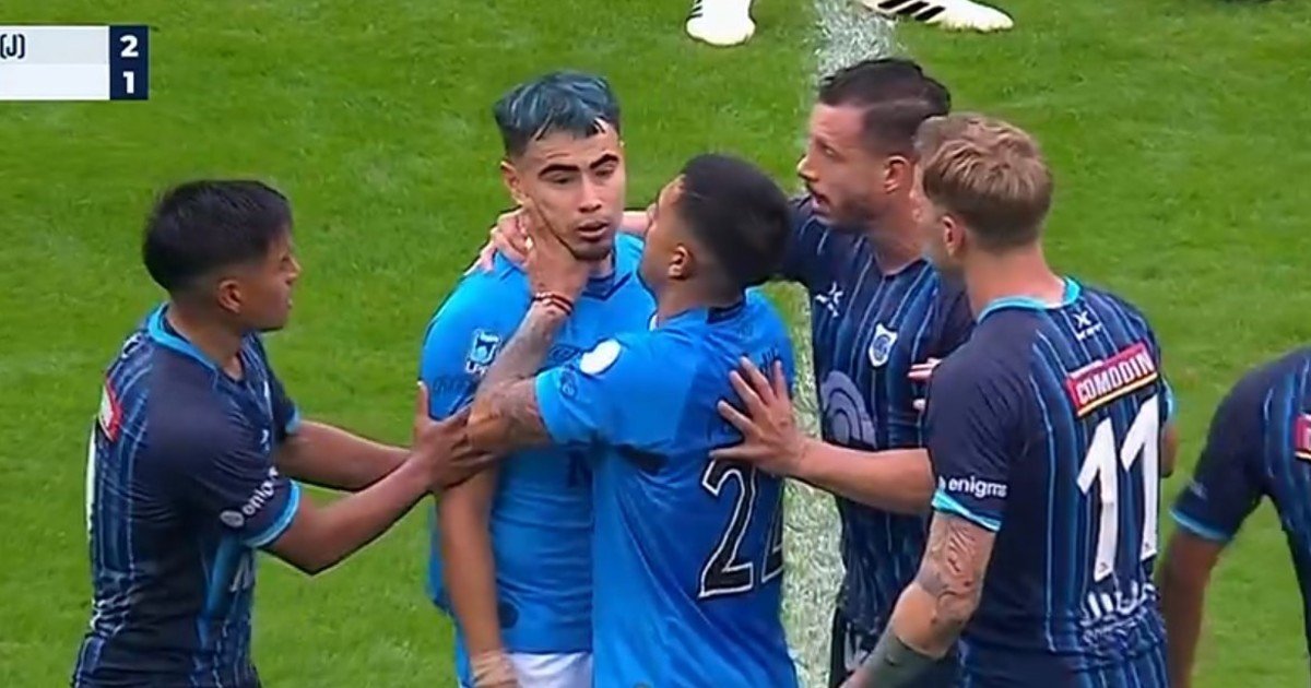 Tensión en la Copa Argentina: el Chino Zelarayán jugó 7 minutos, se descompensó en pleno partido y lo atendieron con ambulancia