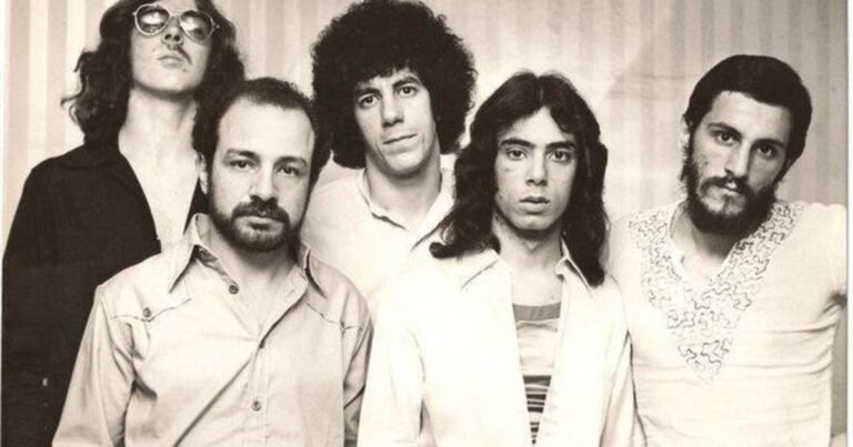 Cuando Charly García dejó la adolescencia de Sui Generis y se puso progresivo con La máquina de hacer pájaros