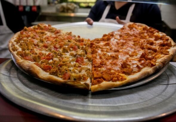 Una posible prohibición de aditivos podría cambiar para siempre la pizza y los bagels de Nueva York: sólo falta la firma de Kathy Hochul
