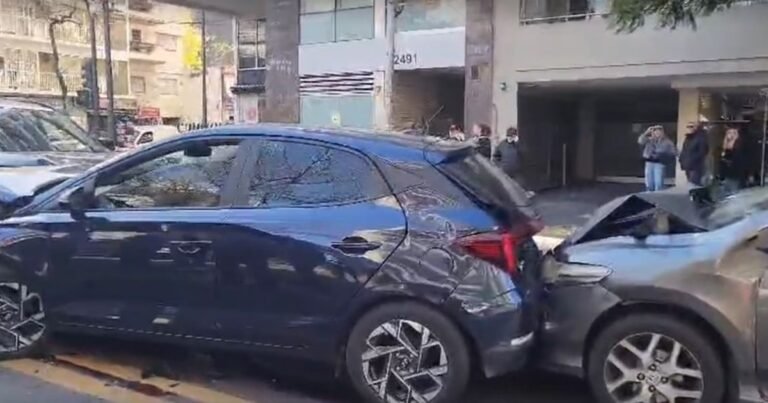 Un choque en cadena entre una camioneta, cuatro autos y dos motos colapsó el tránsito en Belgrano
