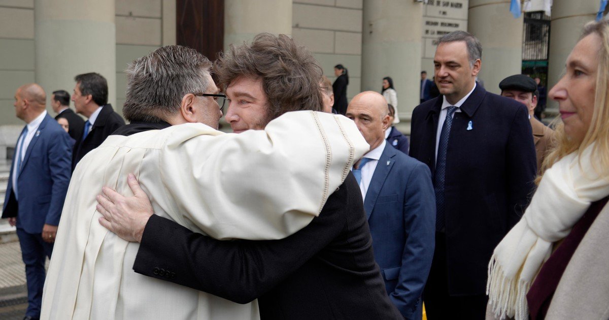 Milei evitó confrontar con García Cuerva, pero dijo que es exagerado hablar de terrorismo en las redes e hizo una particular interpretación de la parábola del paralítico