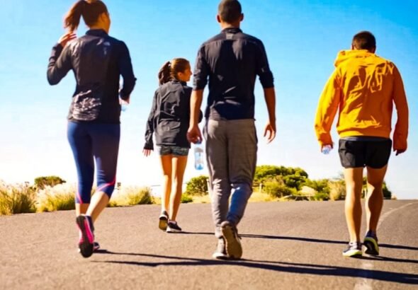 Caminar por la tarde es mejor: el horario que ayuda a controlar la glucosa en sangre