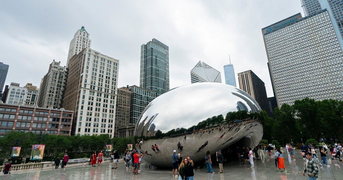 Buenas noticias para JB Pritzker: Chicago es elegida por los recién graduados como una de las mejores ciudades para iniciar su carrera profesional en EE.UU.