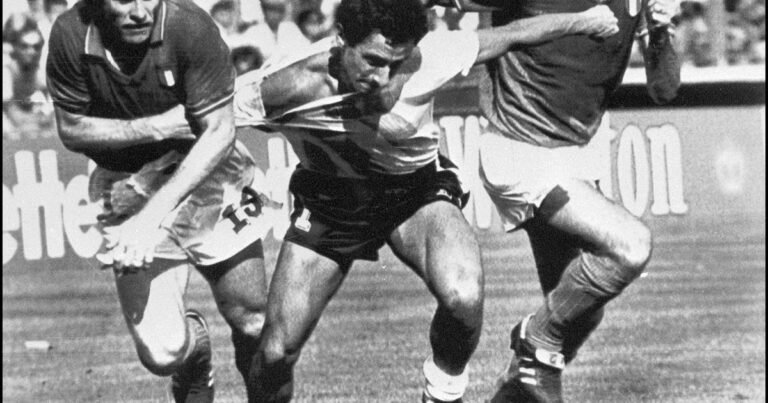 España 1982: cómo la Guerra de Malvinas condicionó la preparación de la Selección y puso en duda el Mundial