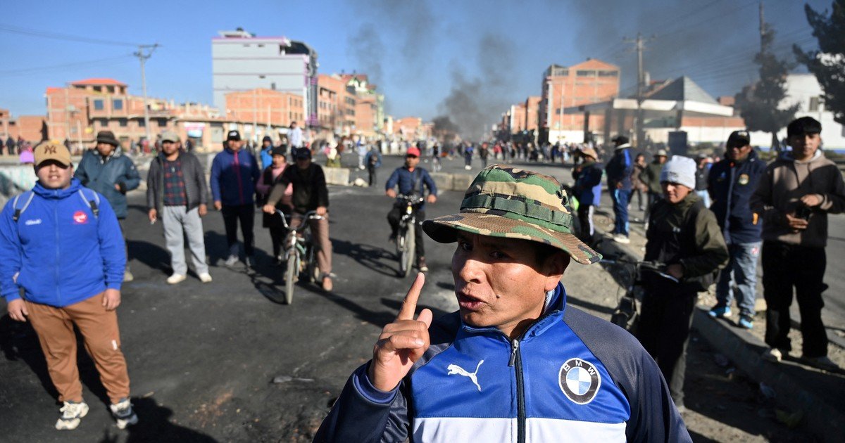 Bolivia: campesinos se concentran en El Alto para descender a La Paz y exigir la renuncia del presidente