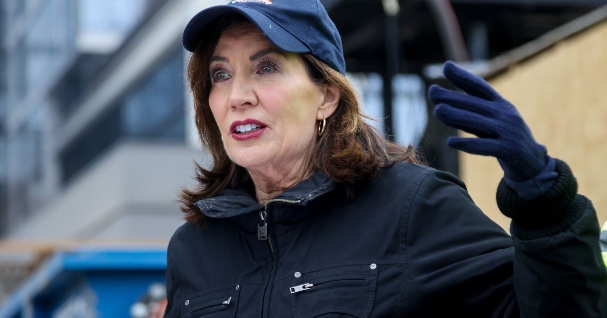 Confirmado para Nueva York: Kathy Hochul declaró la “guerra contra los baches” y ya reparó más de 250.000 en un mes