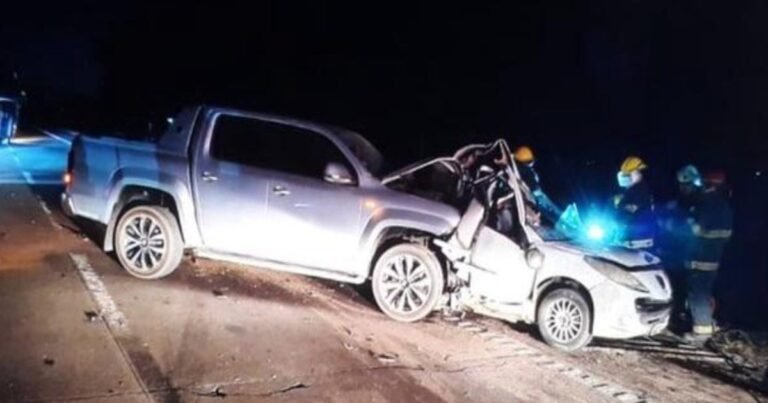 Trágico accidente en San Vicente: una camioneta embistió de atrás a un auto y una familia entera murió, entre las víctimas dos menores