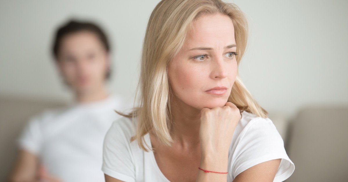 Parece un halago, pero no lo es: cómo opera el “negging”, una técnica sutil de manipulación emocional