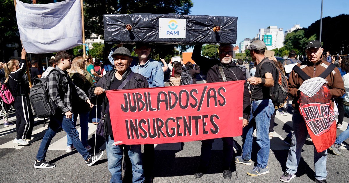 Una auditoría del PAMI detectó un esquema de sobreprecios en prestaciones oftalmológicas