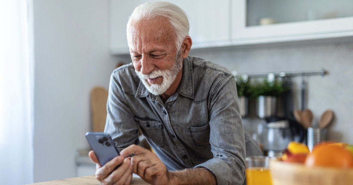 La psicología dice que las personas que llegan a los 60 años sin amigos cercanos no son frías, sino que las relaciones superficiales les resultan agotadoras