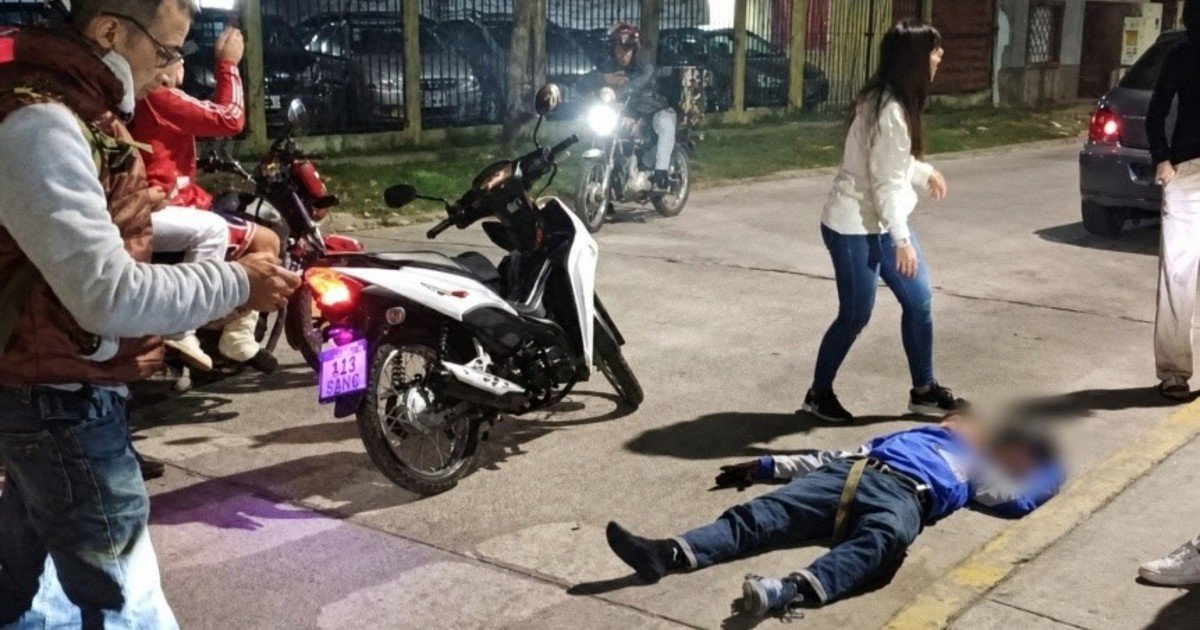 Sangriento enfrentamiento en Quilmes: un comisario abatió a tiros a un joven de 16 años e hirió a otro en un intento de robo motochorro