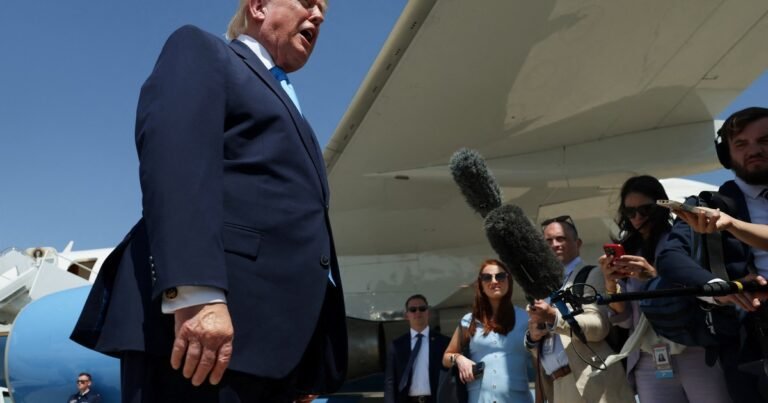 "Cuba se está desmoronando": Trump dijo que no será necesaria una "escalada" en la isla tras la acusación contra Raúl Castro
