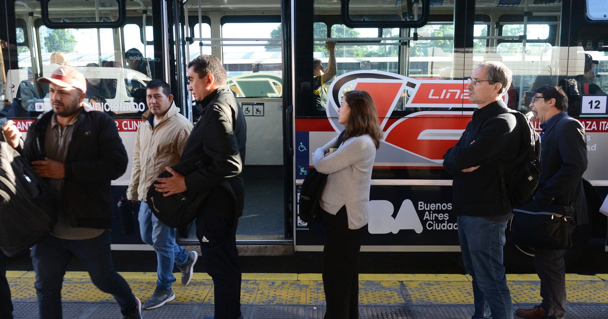 Cómo es la inflación que viene: en un escalón más abajo, pero aún empujada por el pico de marzo