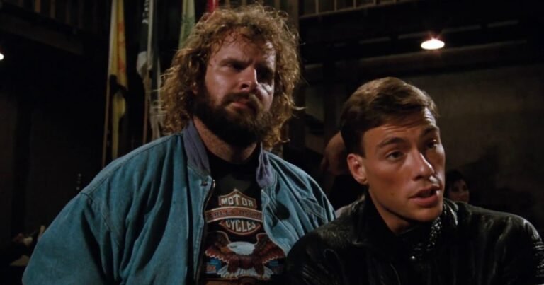 Murió Donald Gibb, el actor que hizo del amigo de Van Damme en "El gran dragón blanco" y brilló en "La venganza de los nerds"