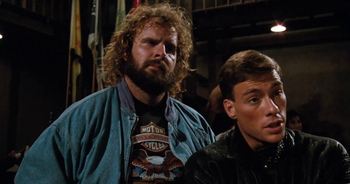 Murió Donald Gibb, el actor que hizo del amigo de Van Damme en "El gran dragón blanco" y brilló en "La venganza de los nerds"