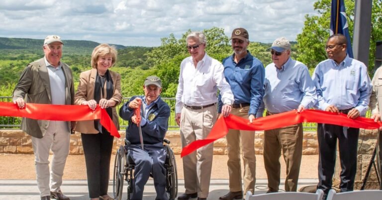 OFICIAL en Texas: Greg Abbott abrió el parque Palo Pinto en el norte del estado