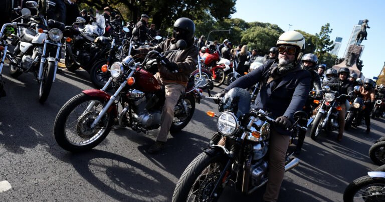 Una caravana récord de motos recorrió Buenos Aires para concientizar sobre los problemas de salud de los varones