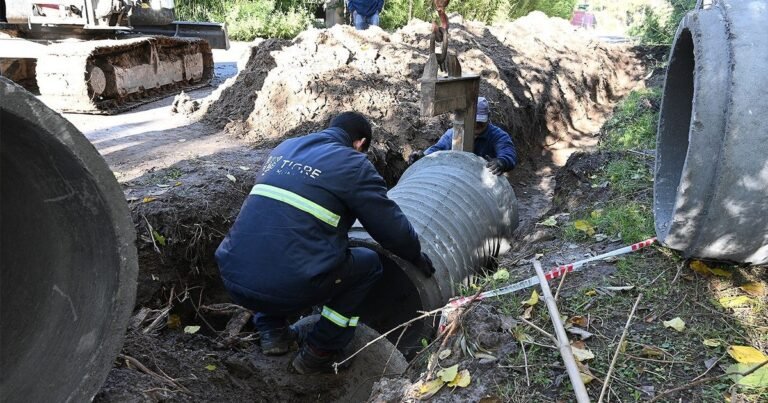 Construyen veredas y hacen desagües por las inundaciones en barrios de Tigre