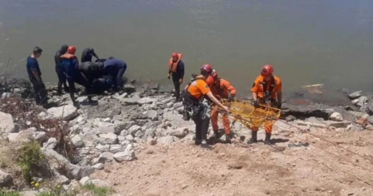 Un turista salió a pescar y murió al caer al agua desde un dique