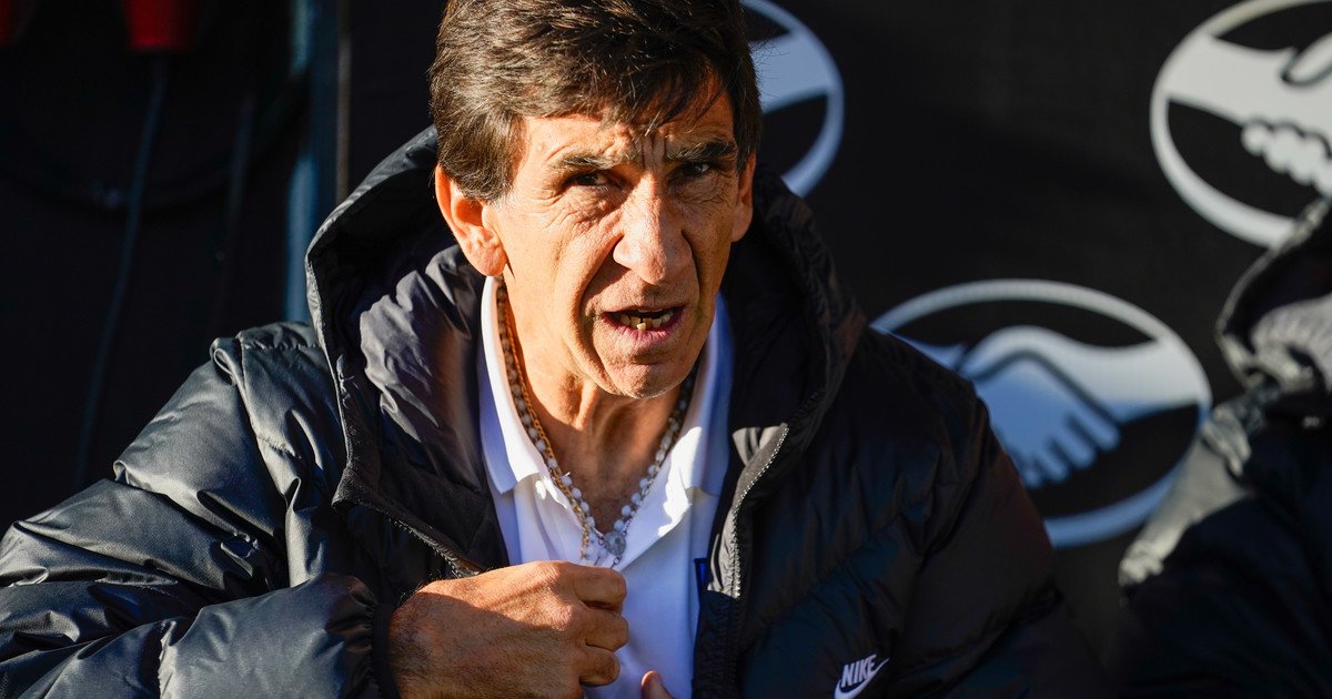 Gustavo Costas dejó de ser el DT de Racing: Milito decidió que no siga en la Academia