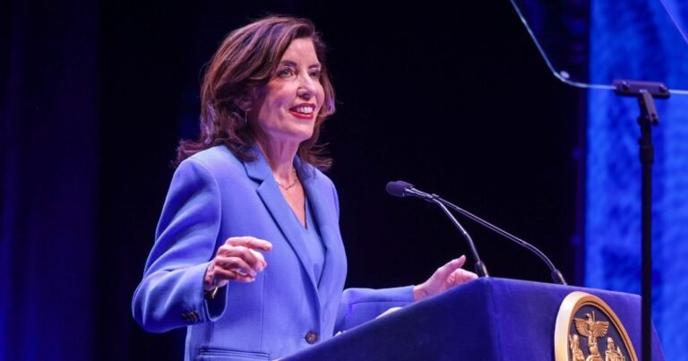 Buenas noticias en Nueva York: Kathy Hochul anuncia una medida clave en relación al lenguaje de señas